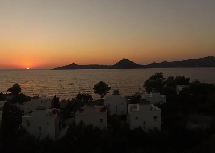 Sun Garden Apartahotel 4*