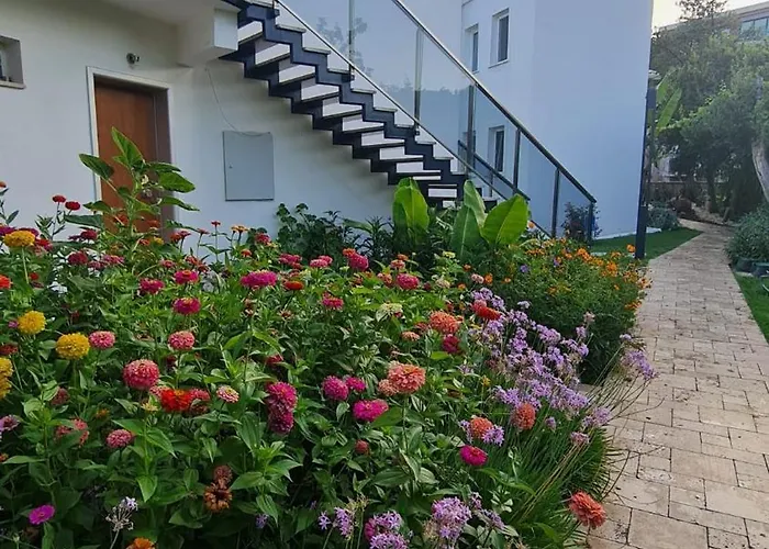 Sun Garden Aparthotel 4*